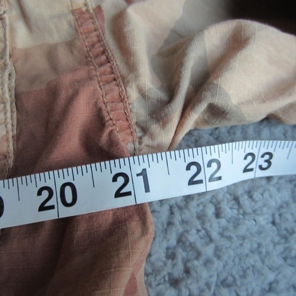 Free People shirt jacket Womens S Tan Camo pockets button Y2K grunge hiking - Picture 17 of 17